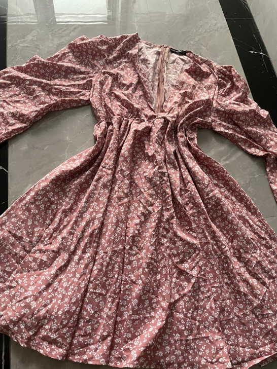 连衣裙，胖瘦都能穿，宽松版型，不带抹胸，吊...