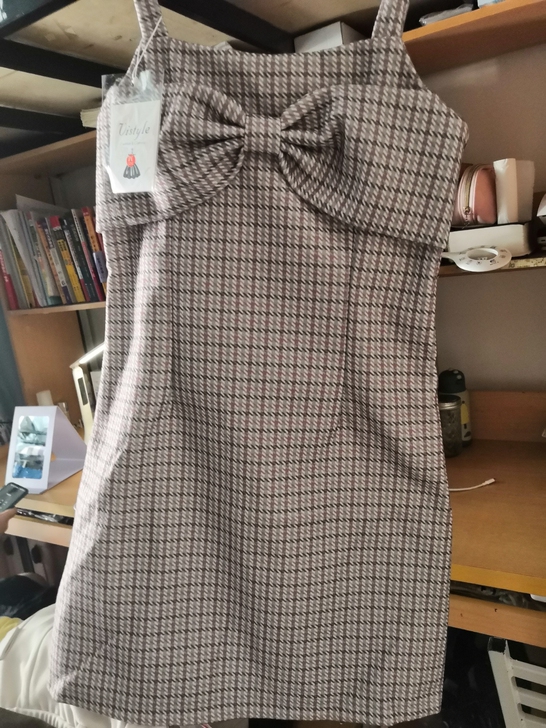 早秋法式背带裙，全新有吊牌，尺码小了点因为...