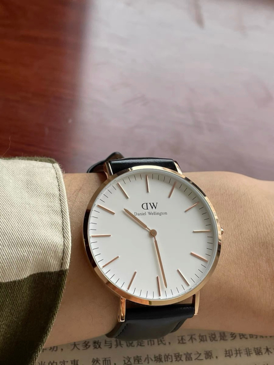 DW、dw男款手表、买来只带过一次，包装发...