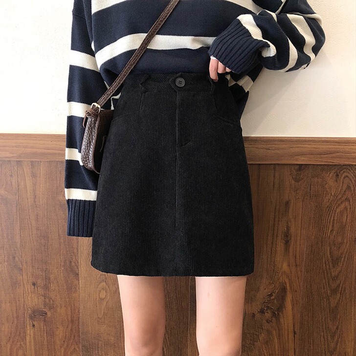 早春季2021年新款灯芯绒黑色A字短裙高腰...