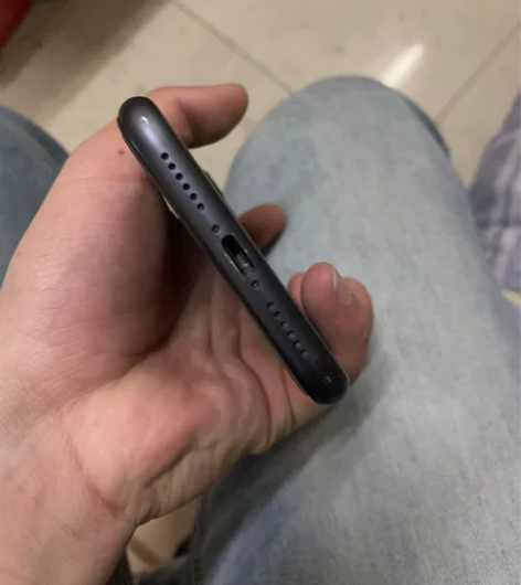 苹果11、128g、黑色 后盖碎 换过屏幕...