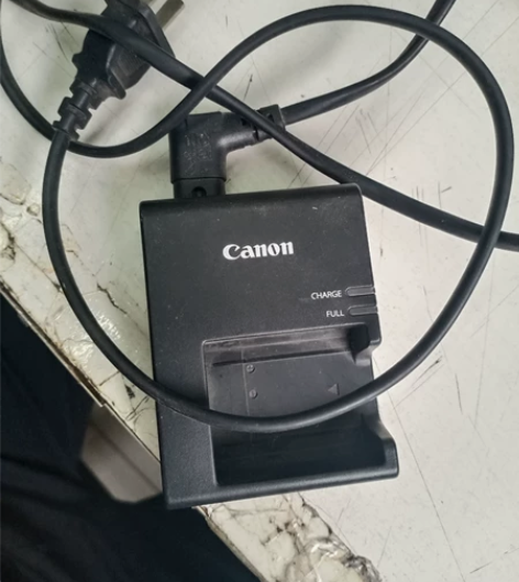 原装二手佳能单反LPC-E10C相机充电器...