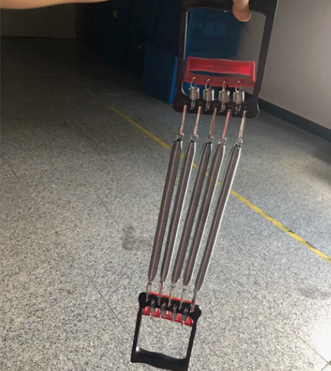 弹簧拉力器 现价15.9包邮 感兴趣的话点...