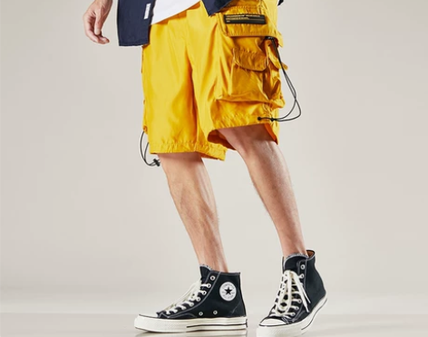 四件短裤只有灰色穿过一个月其他全没穿过 冲...