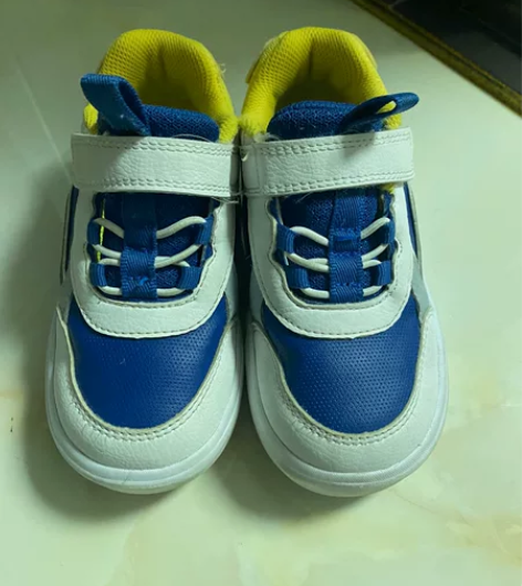 三双一起，也可单卖安踏童鞋，质量挺好，鞋子...