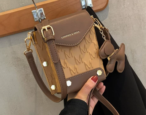 ?天彩翼飞 手机包 包包全新 没有背过几次...