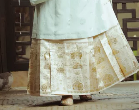 ?兰若庭 汉服 太平有象 马面 织金 马面...