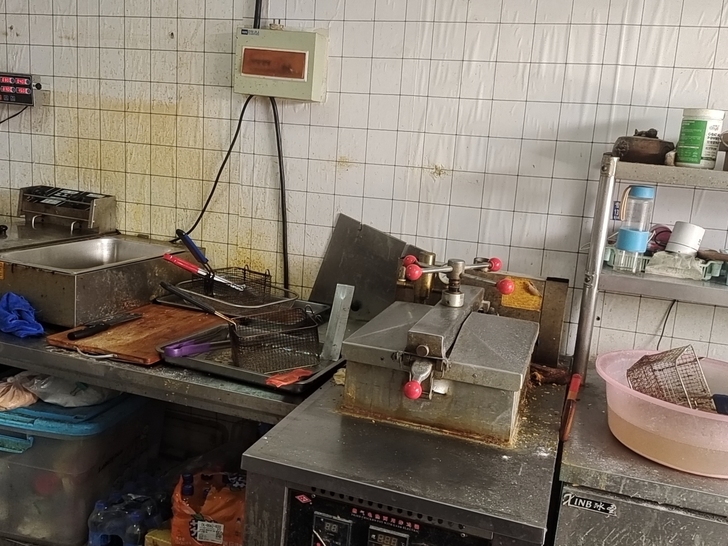 炸鸡店设备转让，看中什么来问我，价格给到底...