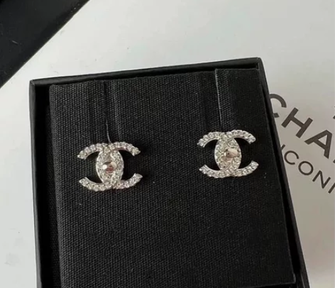 香 22 B新款 银色满钻双c书包扣耳钉有...