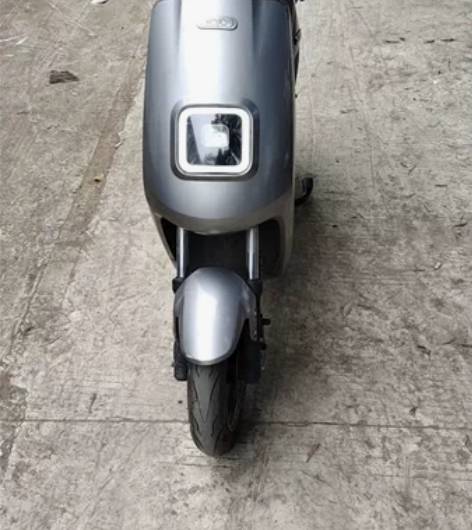 哈啰电动车，锂电48v20ah续航三四十公...