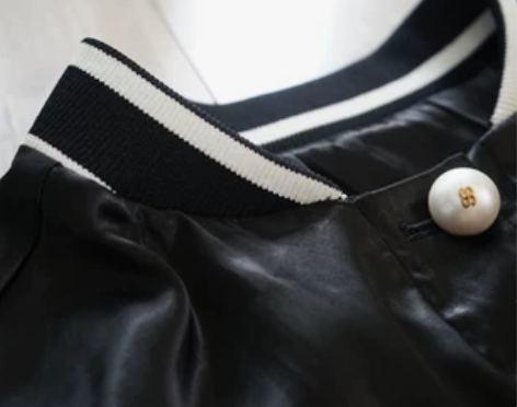 现货 小香风缎面 棒球外套 感兴趣的话点“...