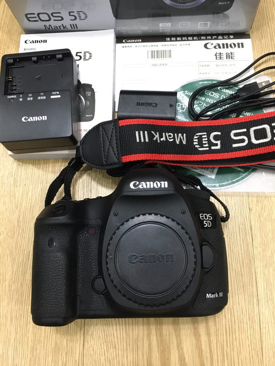 佳能全画幅单反5D3单机身，成色9成新，快...
