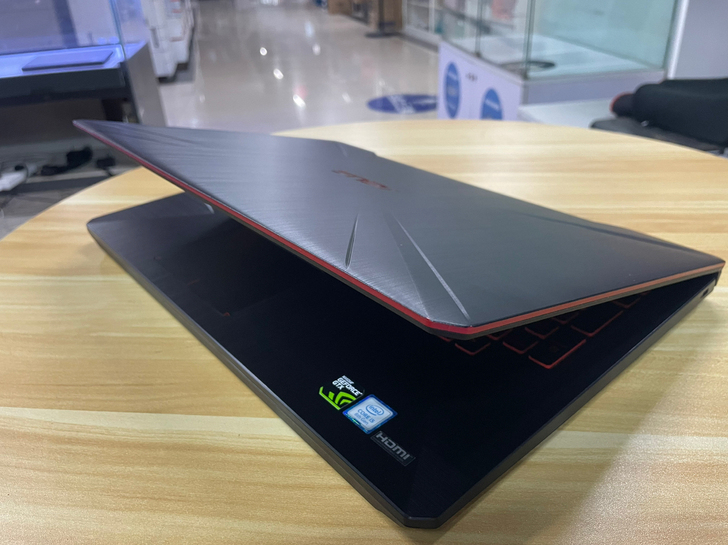 华硕飞行堡垒  i5 8300H  8G内...