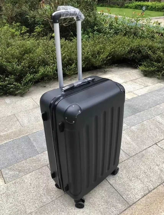 仓库到期清行李箱45.9元一个包邮，拉杆箱...