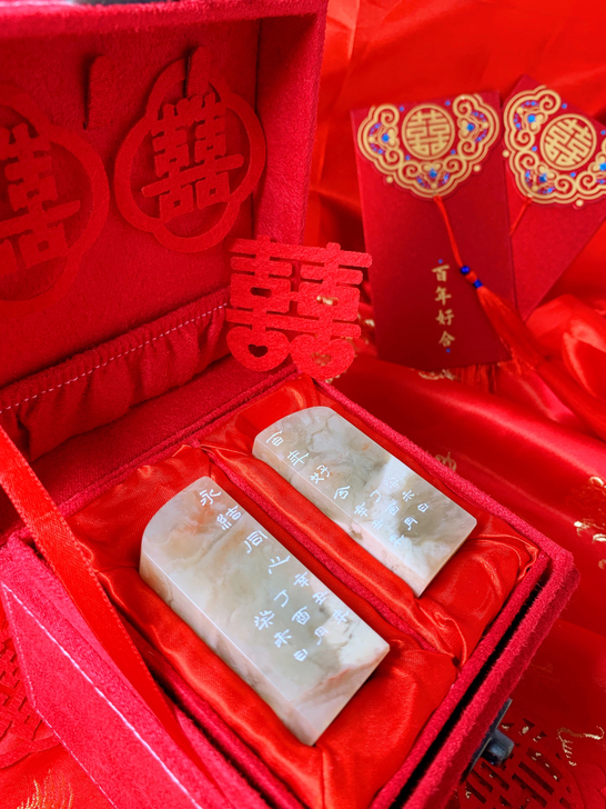定制给朋友的情侣对章，留念。