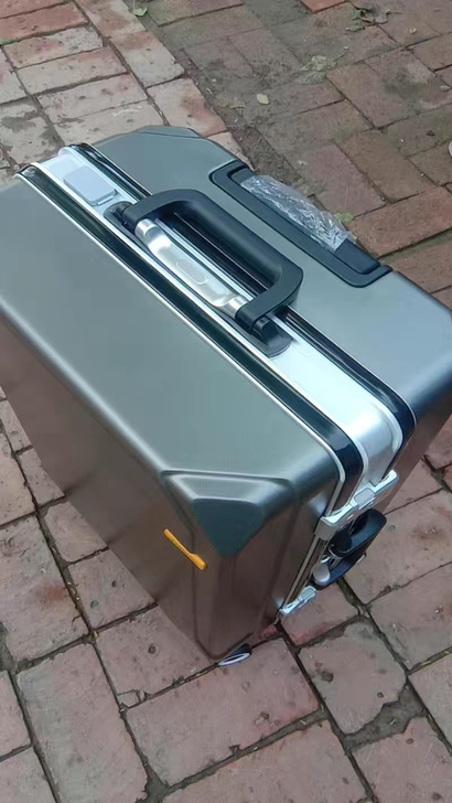 因大型超市不干了 赔钱甩卖一批【正品袋鼠】...