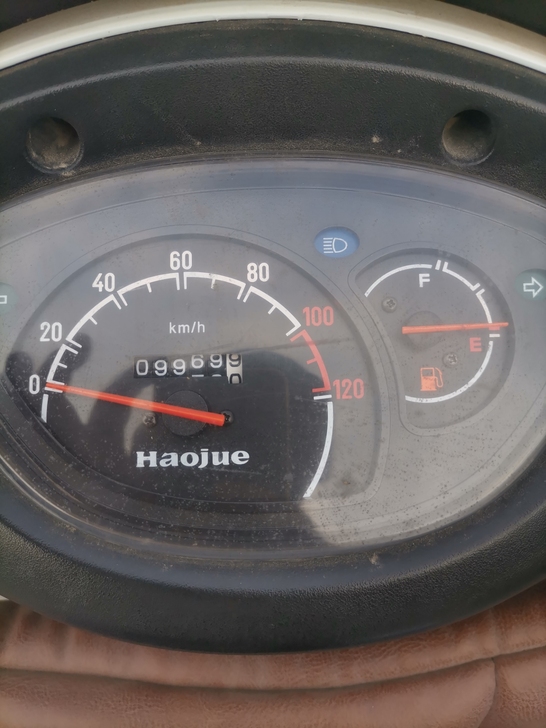 豪爵福星S踏板摩托车，100CC。