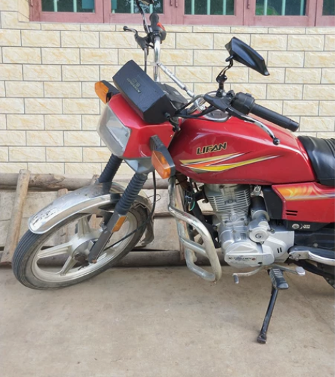 出宗申150大架摩托车，看上的聊，车是黑车...