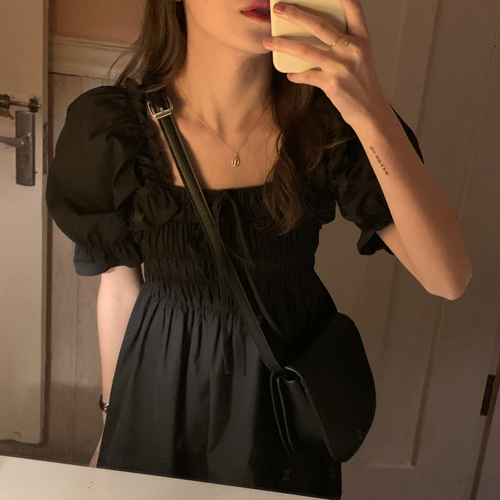 最小的海 韩版黑色抽绳系带方领泡泡袖连衣裙...