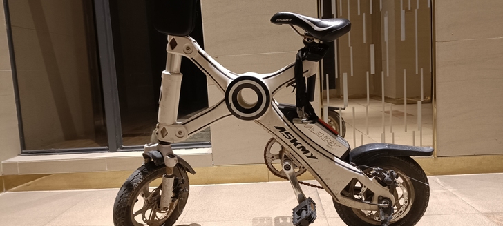 本人因工作原因,急需出售一辆小电动车,价格...