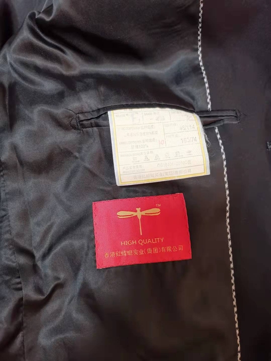 男士红蜻蜓西装，140斤左右，身高180以...