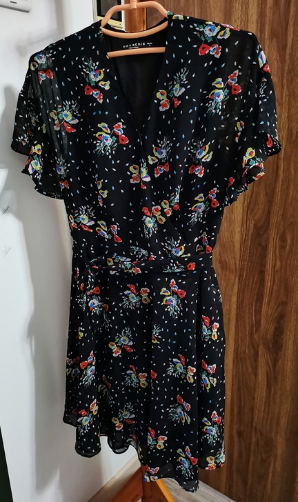 美特斯邦威黑色女式雪纺连衣裙，长度到膝盖，...