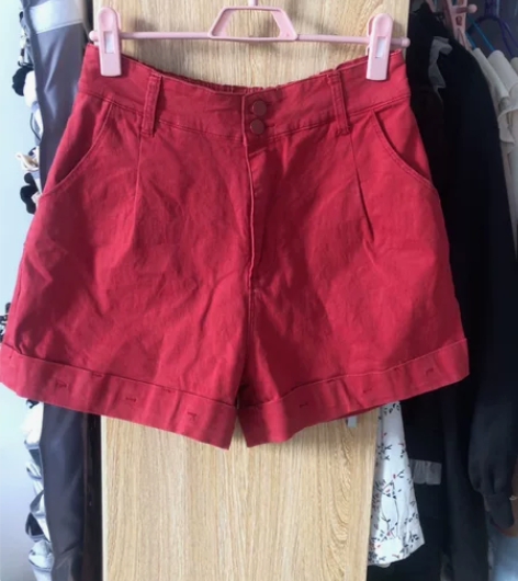 红色带弹力高腰牛仔短裤质量很好 要搬家了便...