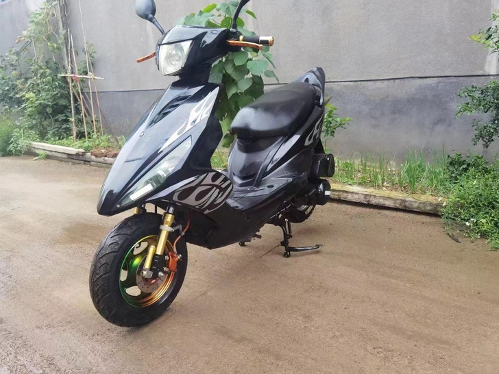 精品雅马哈鬼火摩托车，125踏板车