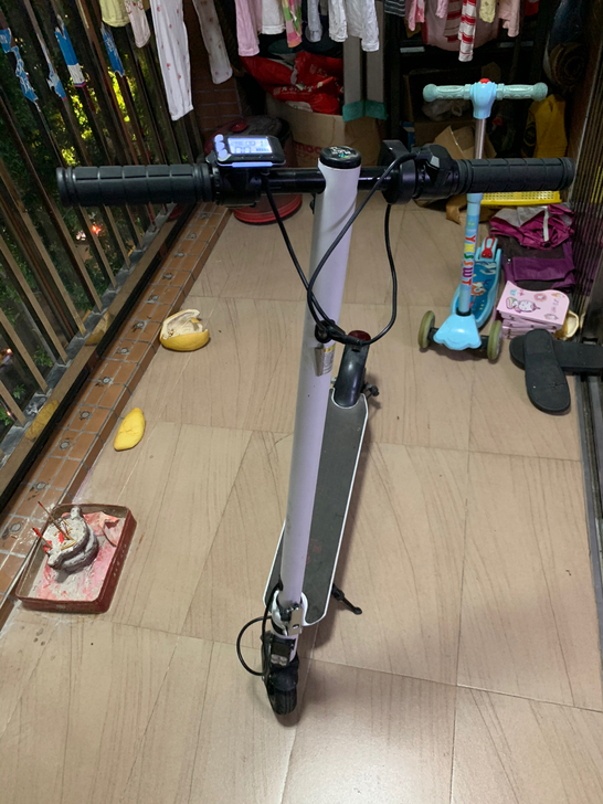 出一台折叠滑板电动车，95新！！！