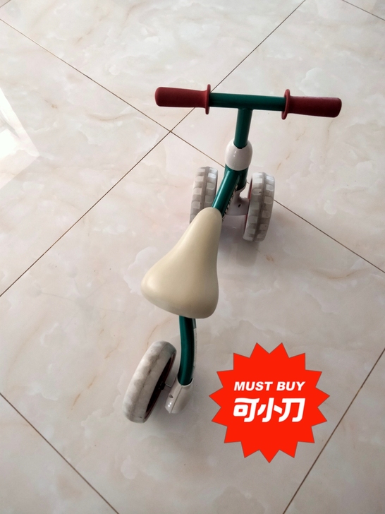 滑板车，脚踏车，孩子大了，这个滑板车不能玩...