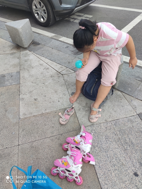 买小了挤脚，玩了3次时间加起来一共不到5小...