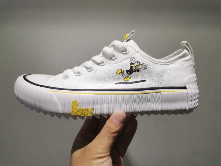 李宁迪士尼联名款，码数37.5，全新无瑕疵。