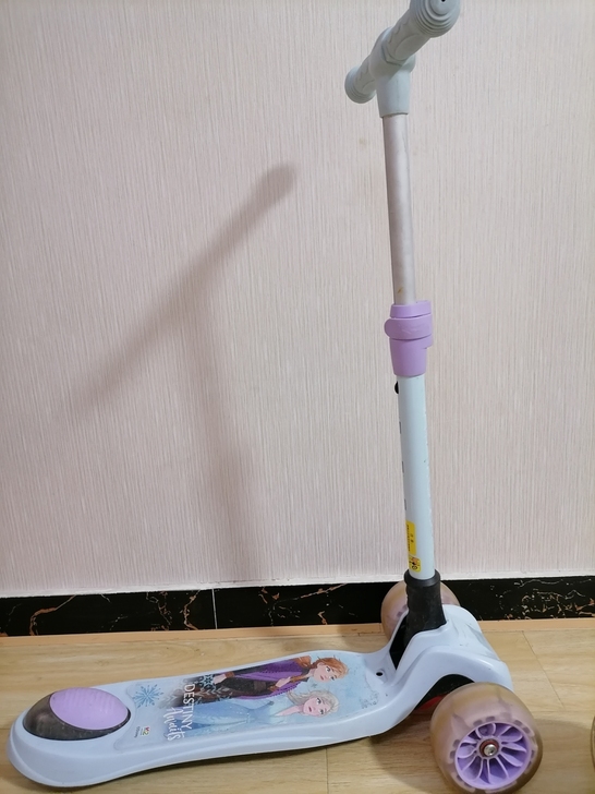 迪士尼儿童滑板，搬家转手，八五成新