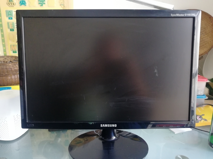 三星19寸液晶显示器，型号及成色如图，无拆...