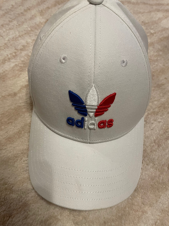 阿迪达斯帽子白色，近全新包邮