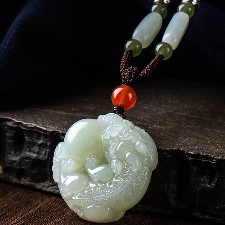 朋友店铺倒闭，天然白玉貔貅吊坠，不记成本低...