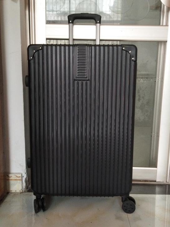 闲置出一个全新26寸的大容量行李箱