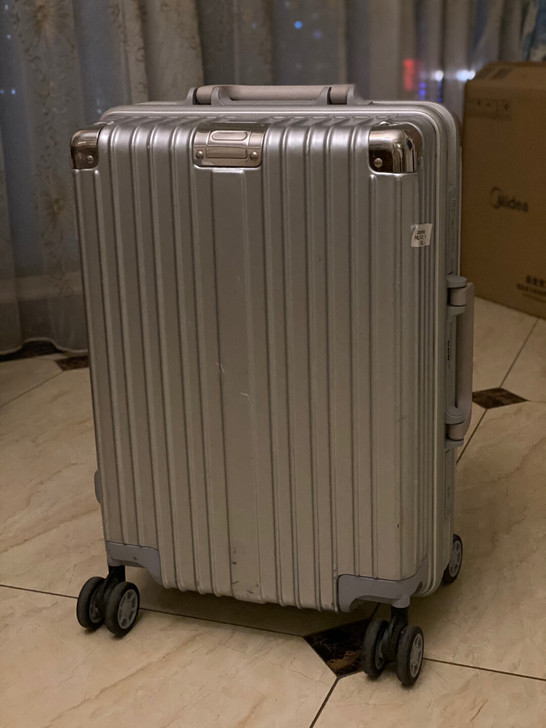 20寸登机箱，平时出差用，家里箱子太多了，...
