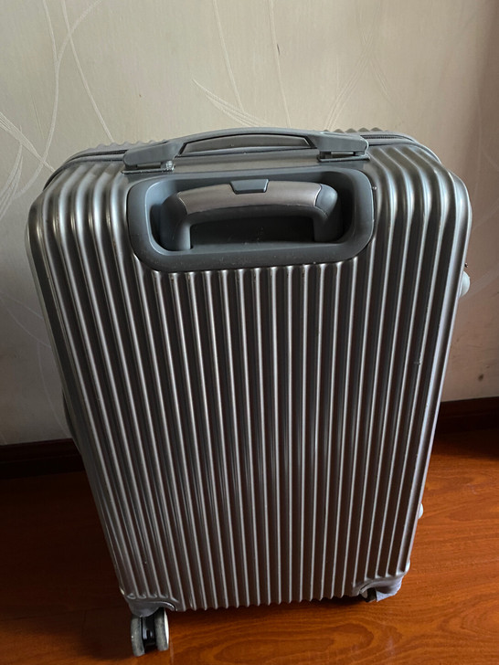 银色行李箱 24寸