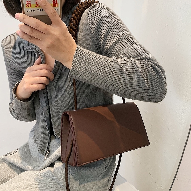 全新 一次都没背过 无破损 无污渍 只为清...