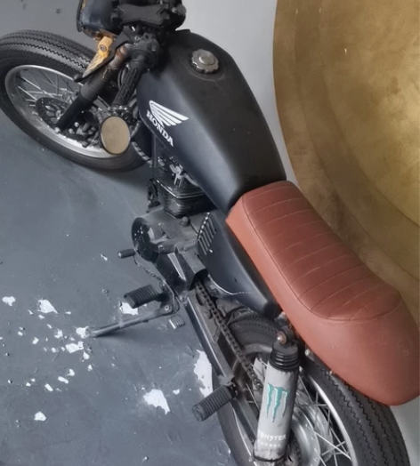 本田复古摩托车 可发动 正常骑行，不可上牌...