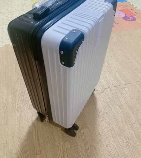 全新全新20寸登机箱。低价处理～同城自取。...
