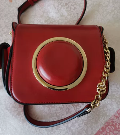 somay时尚红色小包，几乎全新。 感兴趣...