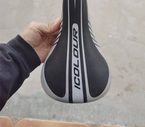 山地车拆下来坐垫，车座一个，轻硬材质，正常...