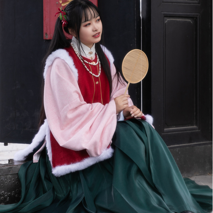 路尽香隐 原创汉服明制秋冬新雪拜年深红 圈...