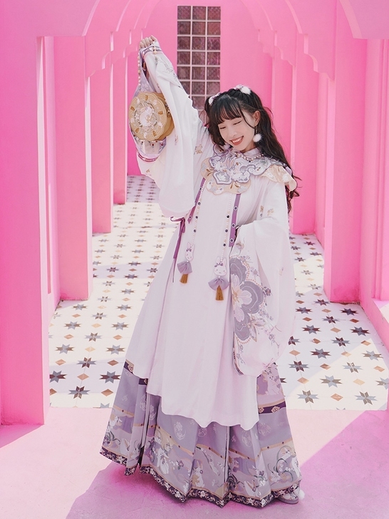 【十三余 小豆蔻儿】[玉兔少女] 绣花马面...