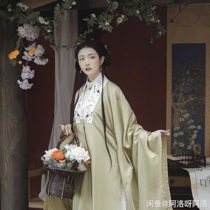 全新披风 科幻图是小姐姐的 包装都在 突然...