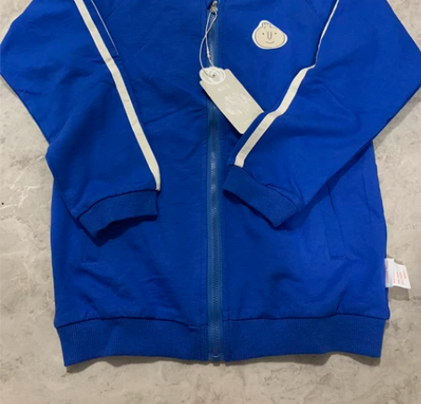 全新闲置蓝色棒球外套，130码的 喜欢不断...