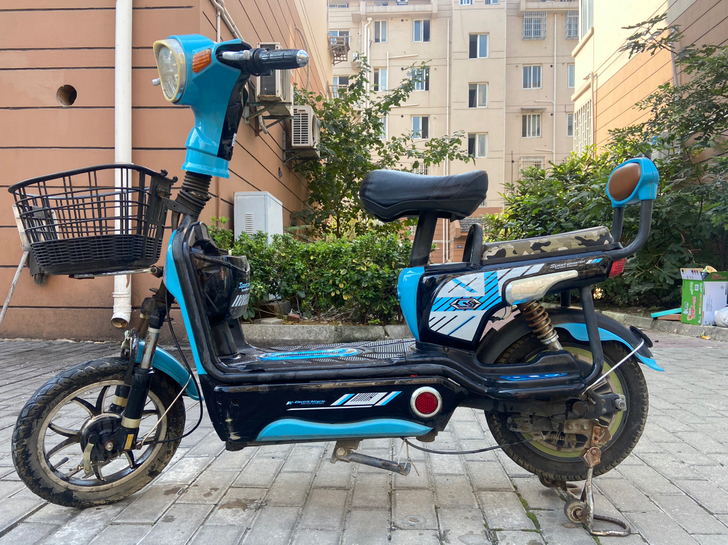电瓶车