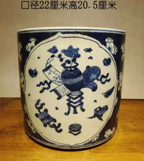 青花冰梅纹笔筒 器型别致 画工精美 发色纯...